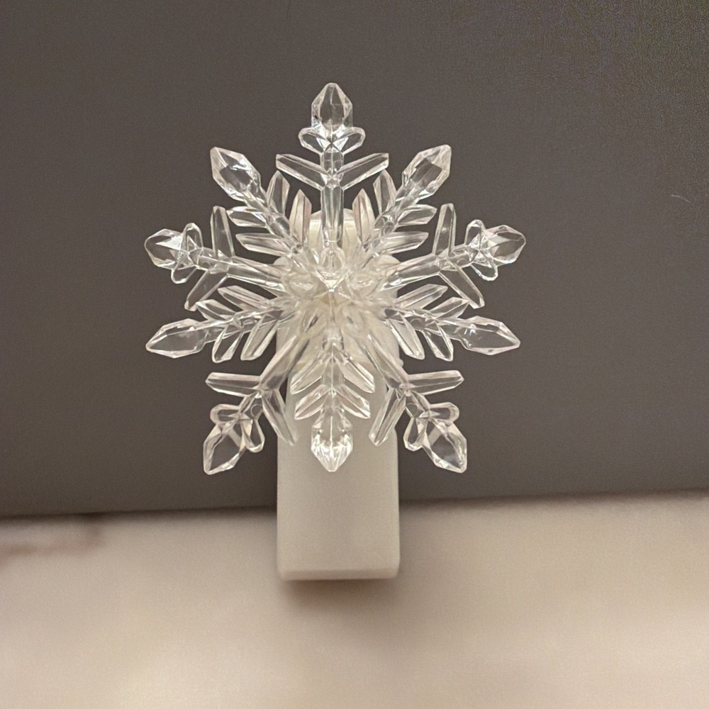 Bath & Body Works Wallflower Plug In Nightlight Clear Snowflake